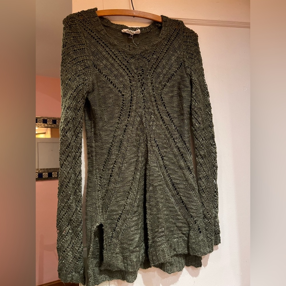 Cloud chaser Olive green sweater